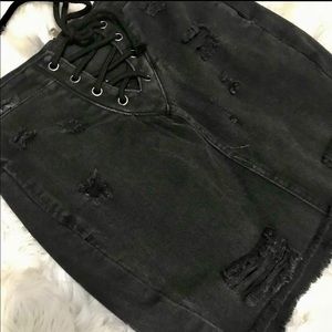 *BOUTIQUE CLOSE OUT NEW* Hayden Distressed skirt